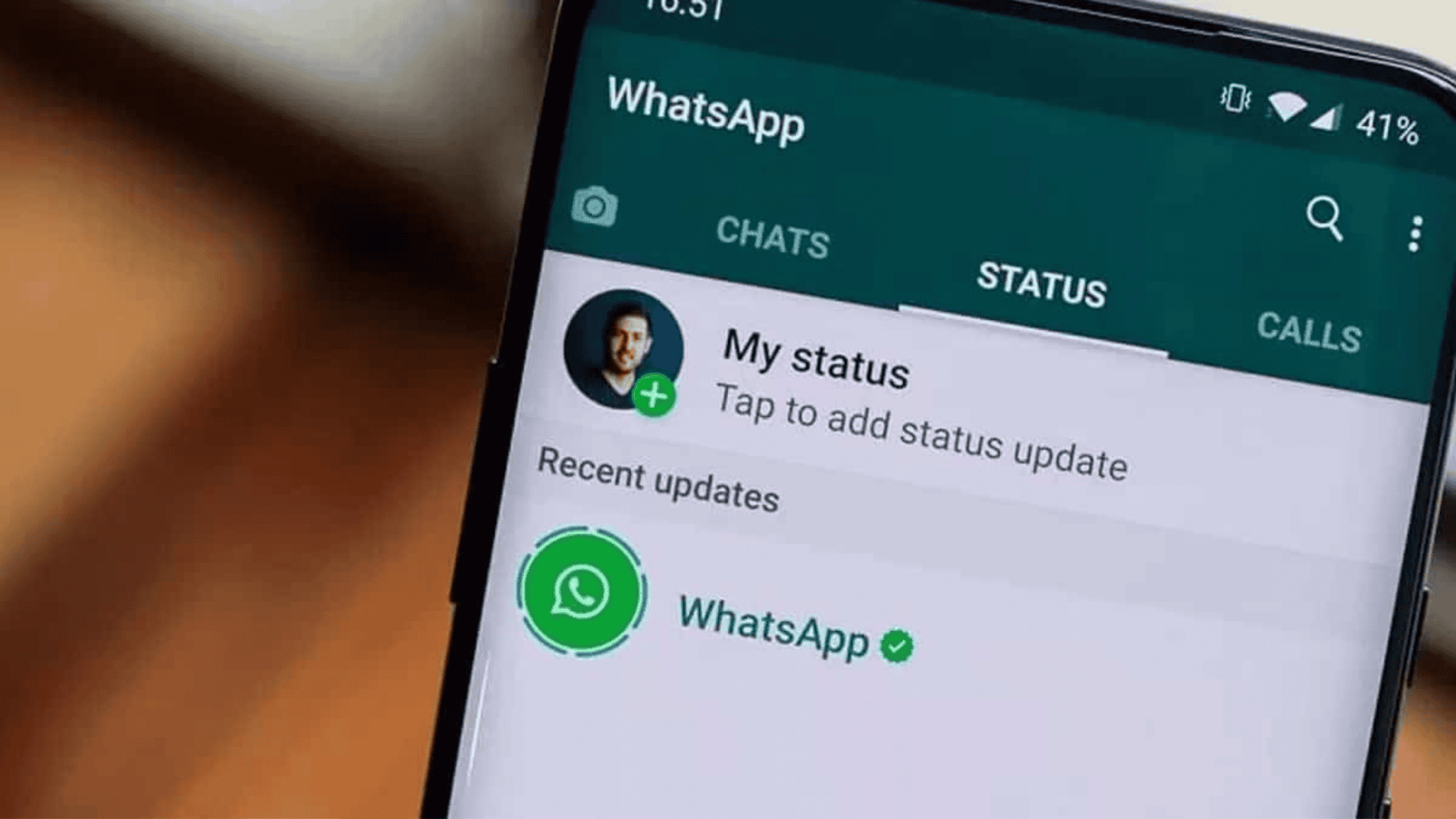 imagem mostra uma ilustração do status do whatsapp