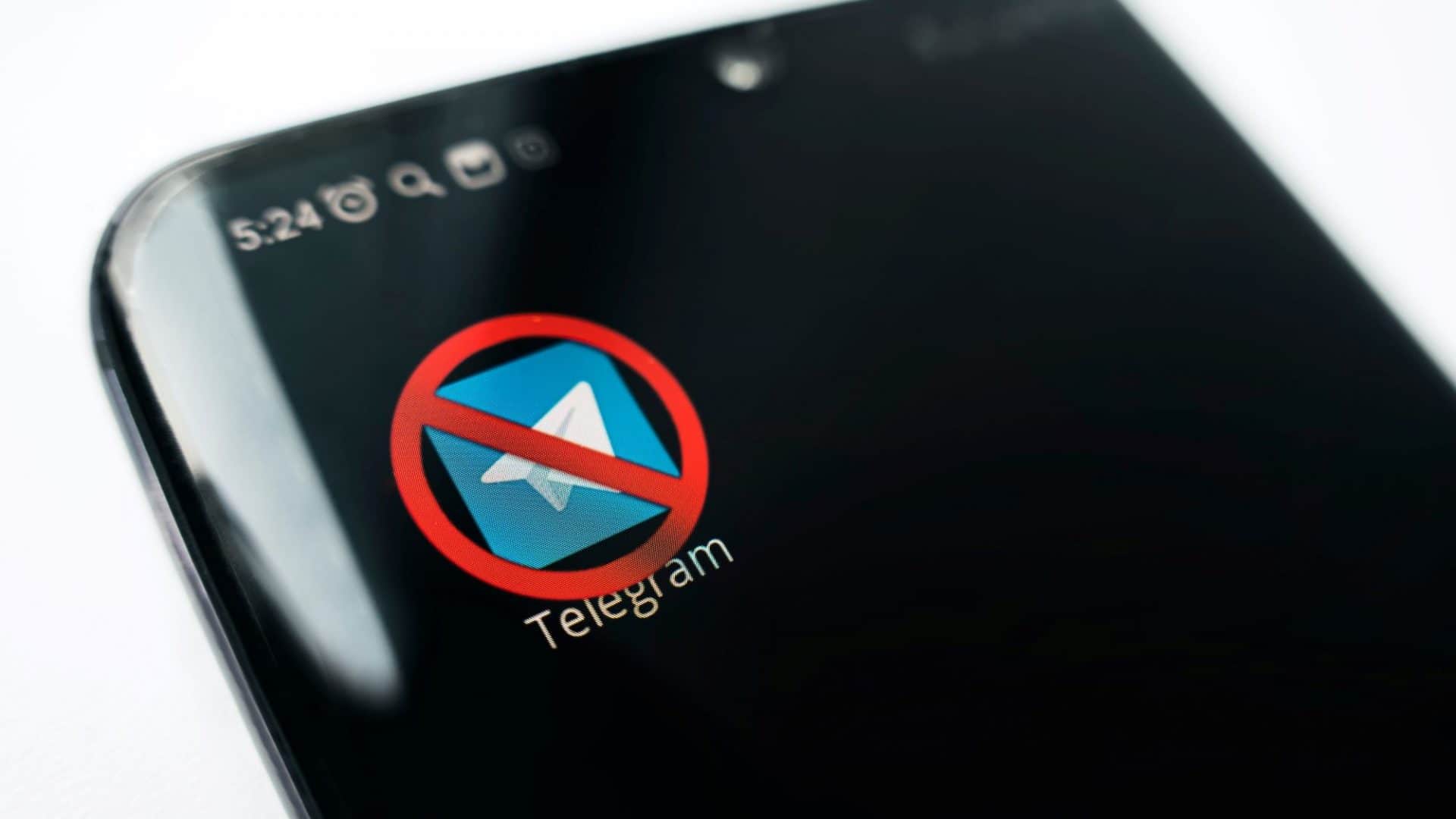 Logo do Telegram com um ícone de bloqueio por cima