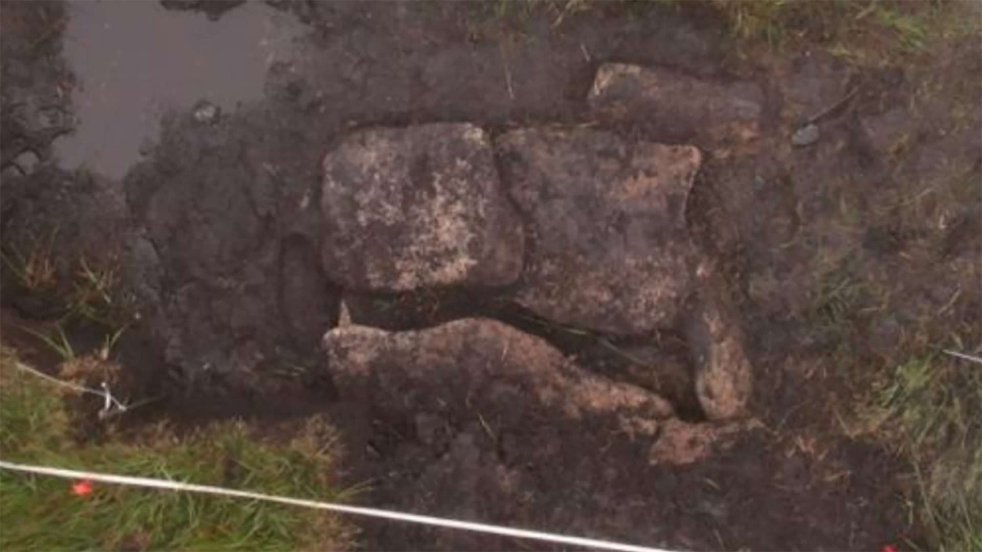 tumba-pantano-inglaterra-1920x1080
