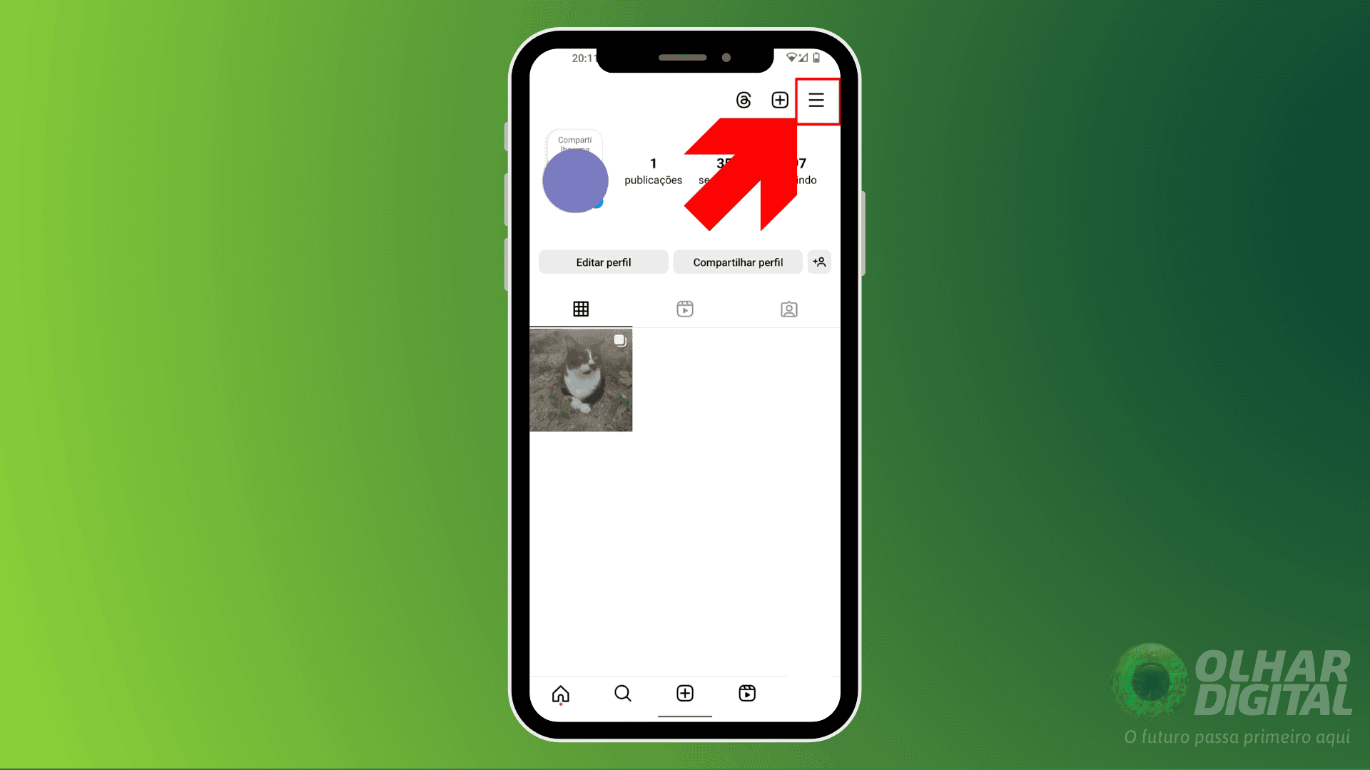 imagem mostra uma seta apontando para o botão de menu em um perfil do instagram