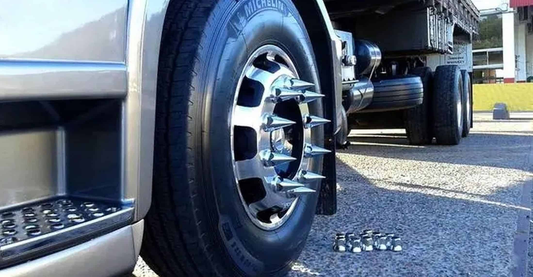 É permitido ou proibido usar capas de porca Spike em carros e motos? 