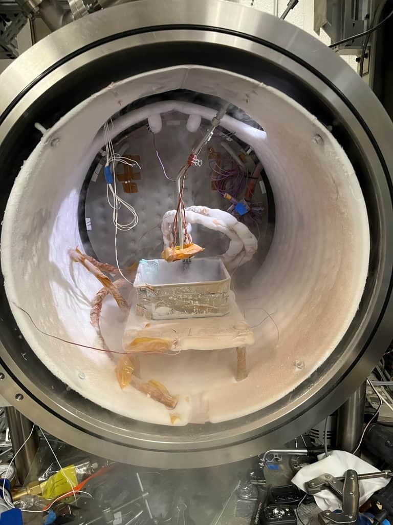 câmara do tamanho de um barril de vinho onde foram conduzidos os experimentos