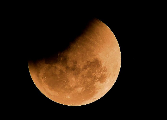 eclipse-lunar-parcial-1-695x500