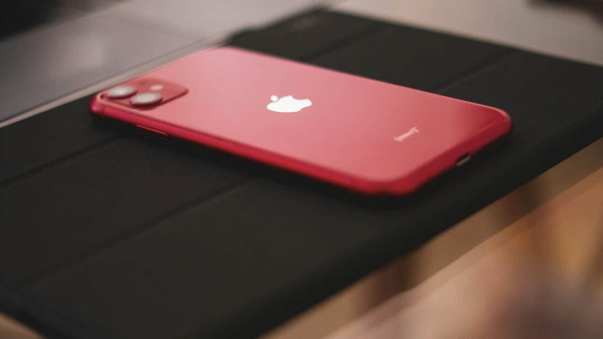 iPhone 11. Imagem: Elias Lobos/Unsplash