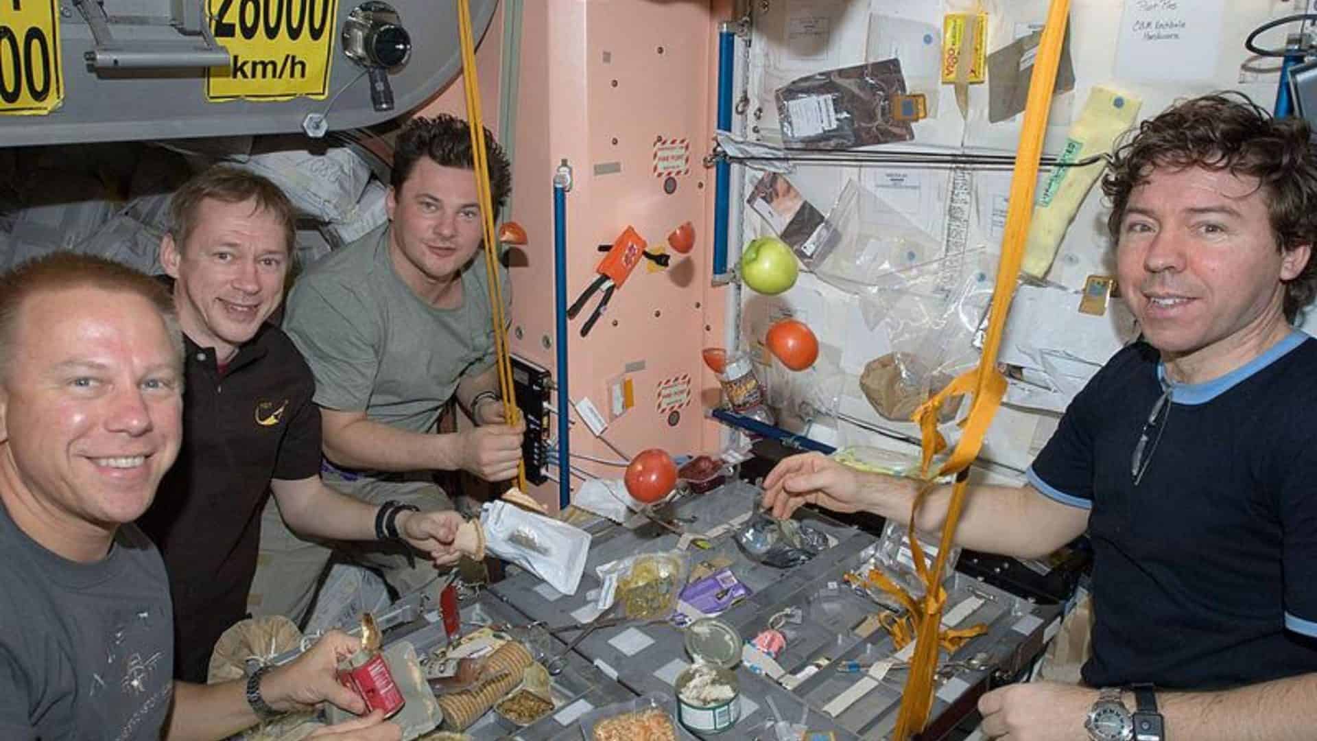 espaco-nassa-astronautas-refeicao-1920x1080
