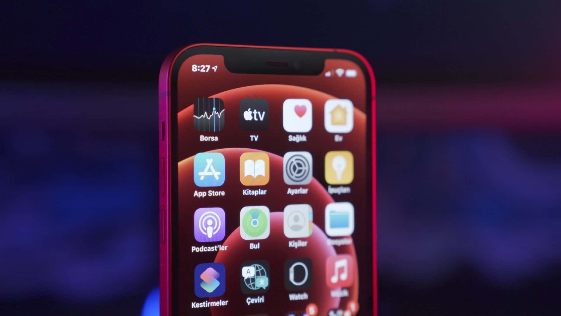 iPhone 12. Imagem: Onur Binay/Unsplash