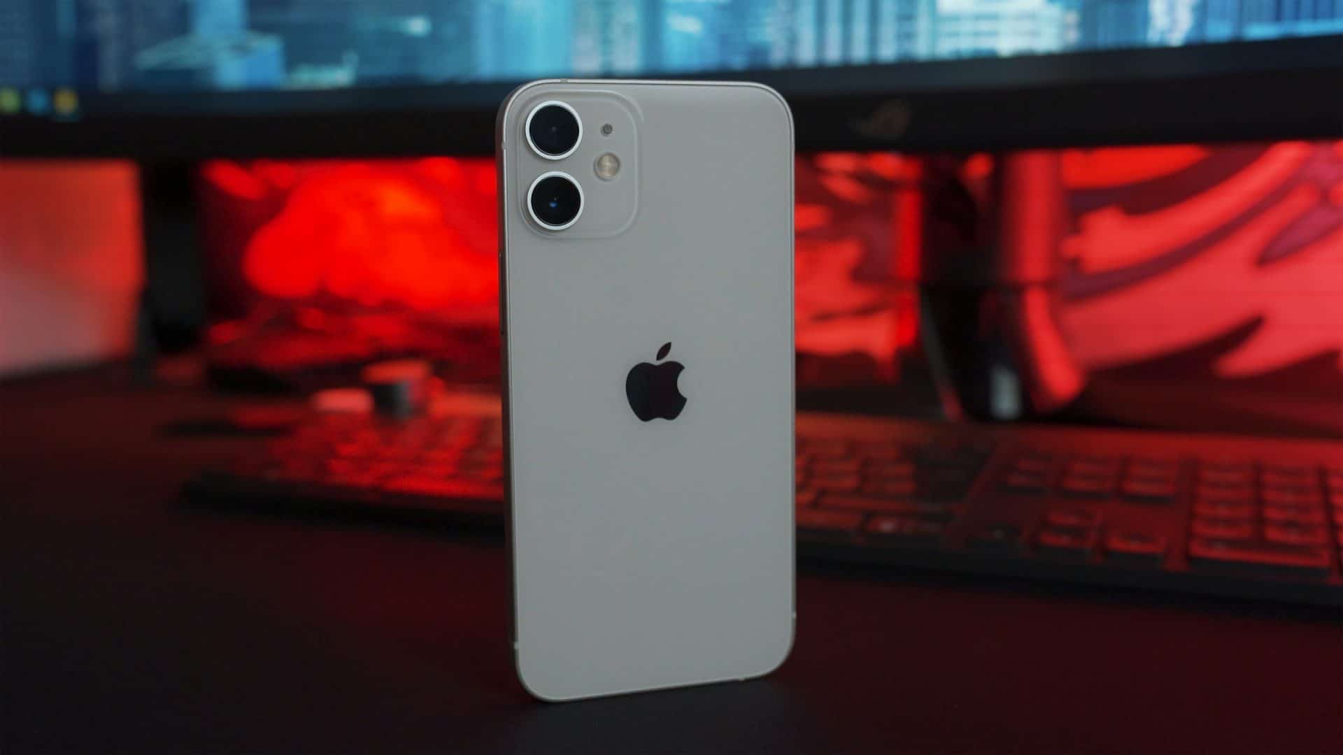 iPhone 12. Imagem: Onur Binay/Unsplash