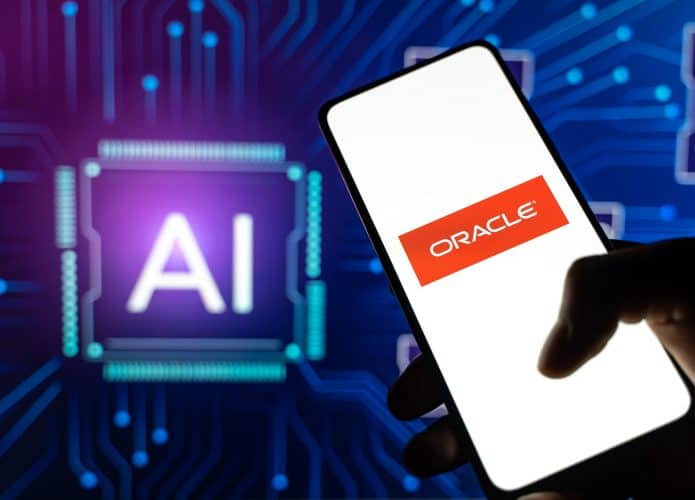 Logo da Oracle ao lado de uma representação de uma CPU com a escrita 