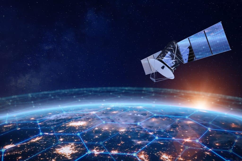 Satélite de telecomunicações que fornece rede global de internet e comunicação de dados de alta velocidade