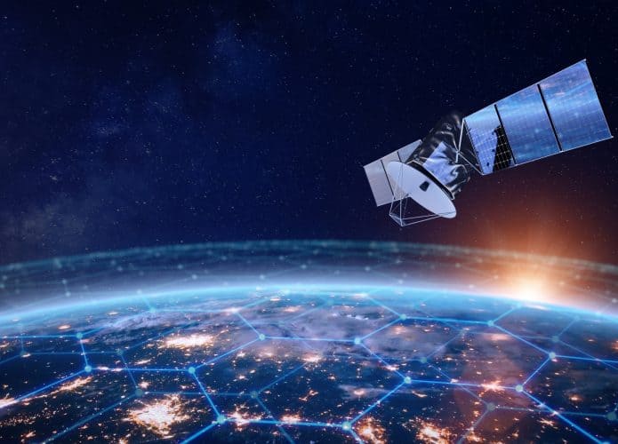 Satélite de telecomunicações que fornece rede global de internet e comunicação de dados de alta velocidade