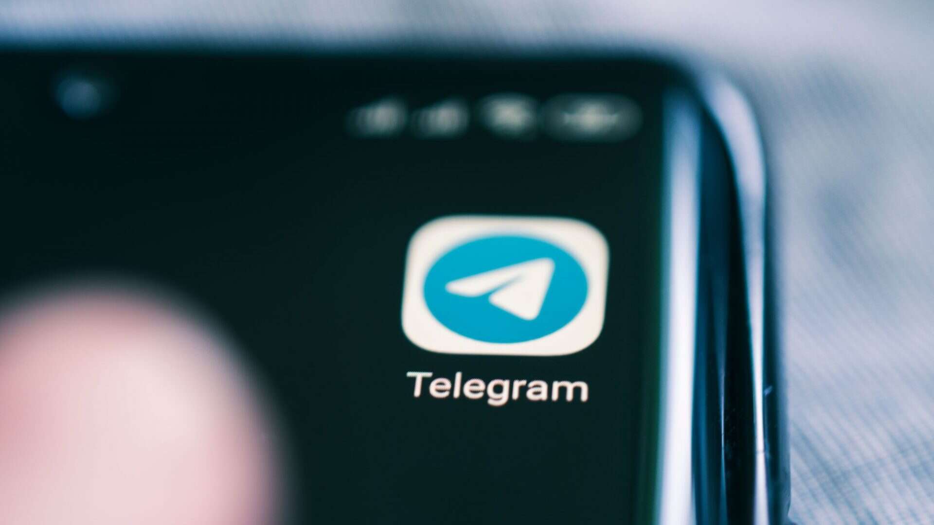 Logo do Telegram em smartphone