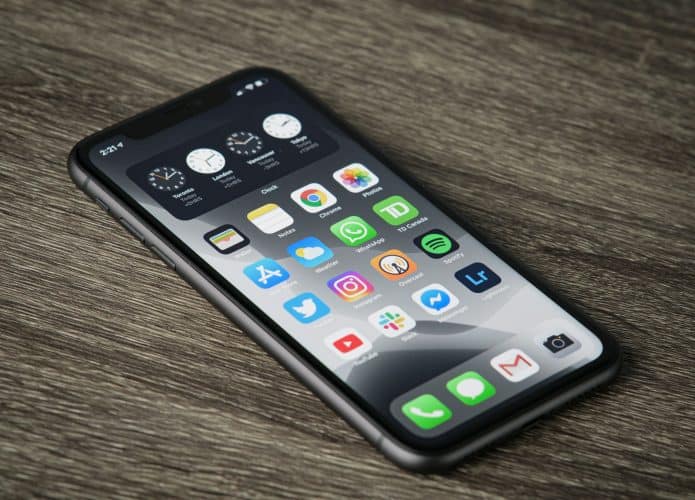 iPhone 11. Imagem: Thom Bradley/Unsplash