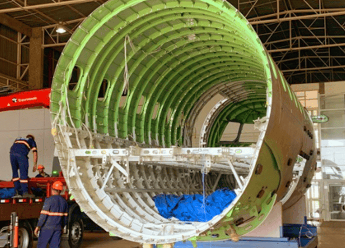 Aeronave-embraer-USP-695x500.png