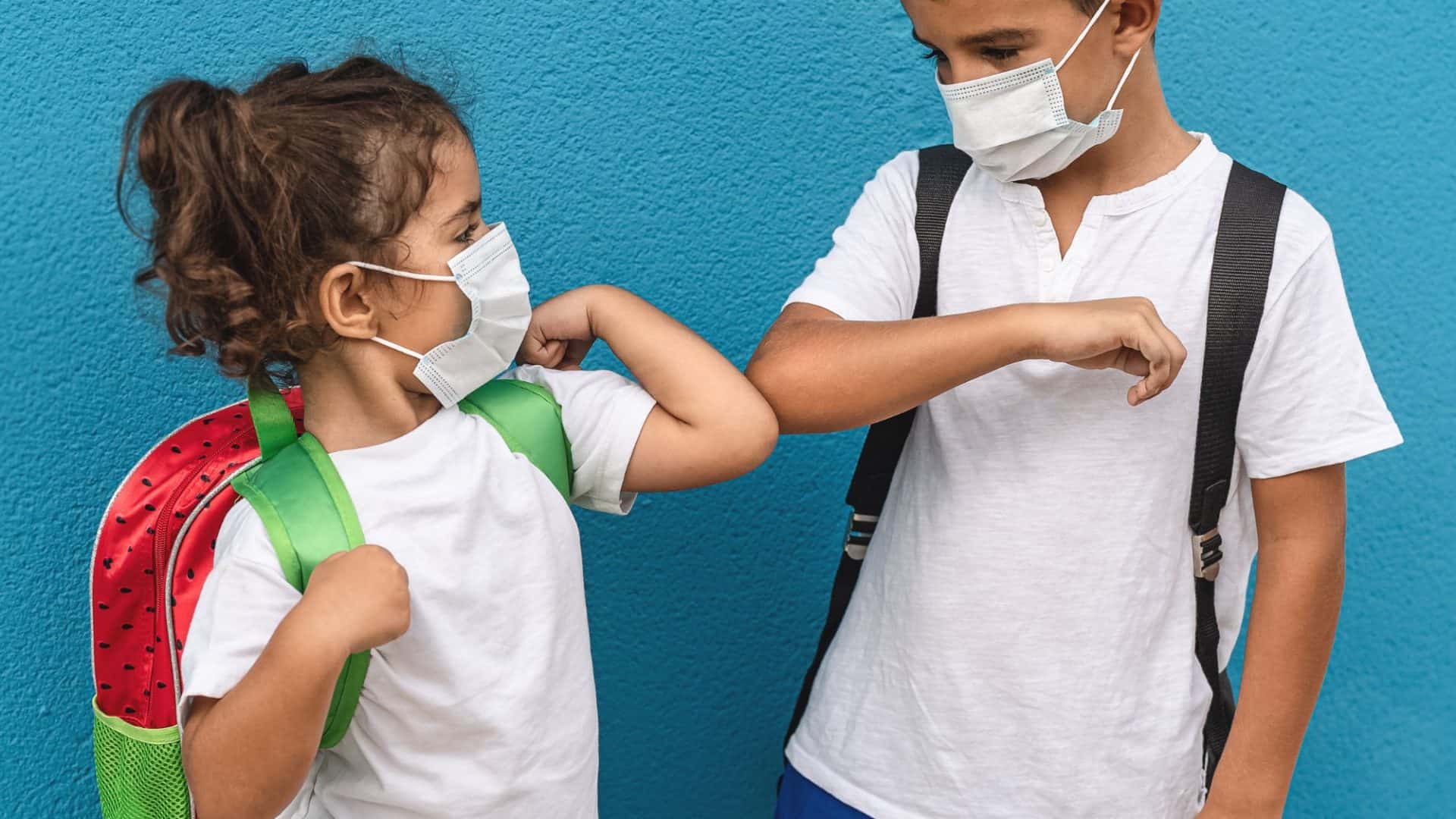 Criancas-com-mascara-escola-covid-1920x1080