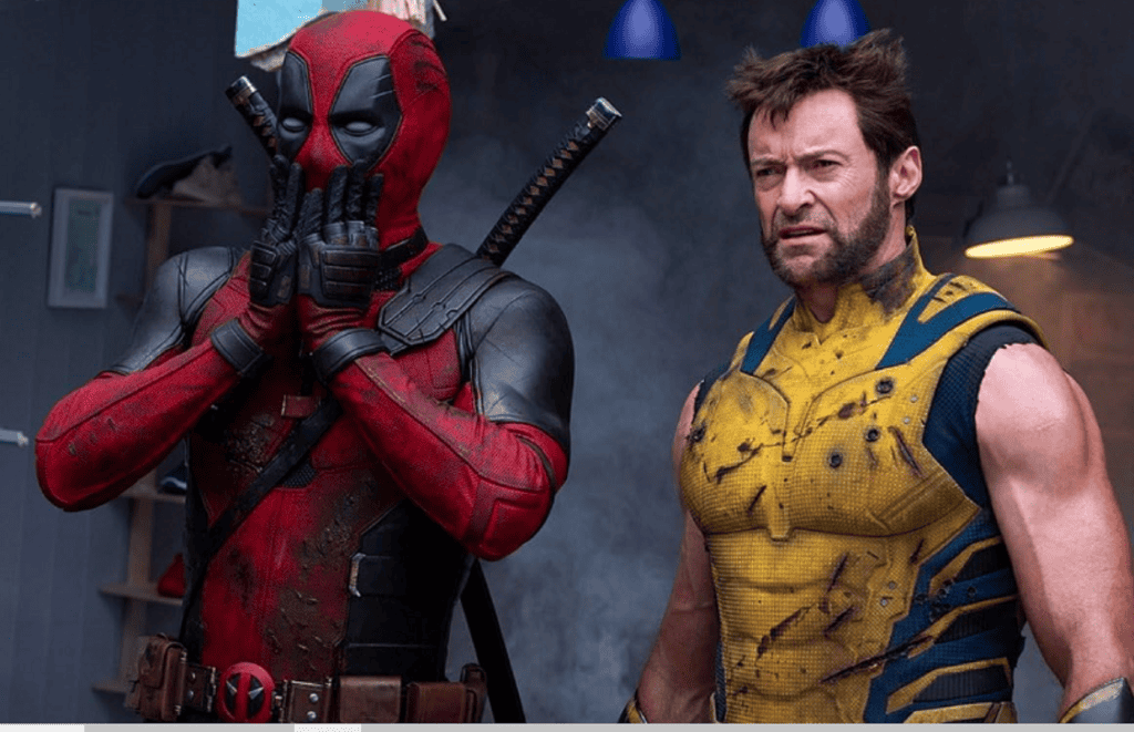 Deadpool ao lado de Wolverine em cena do filme