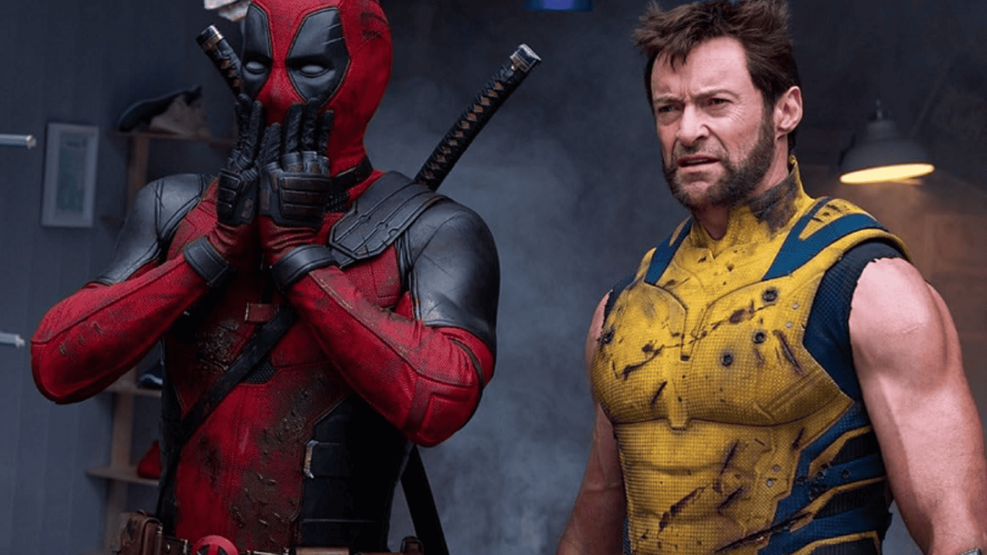 Deadpool ao lado de Wolverine em cena do filme