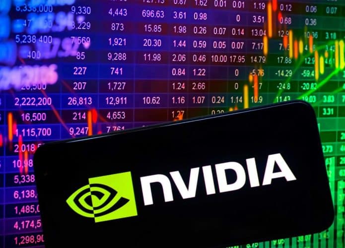 Logo da Nvidia abaixo de um quadro com ações