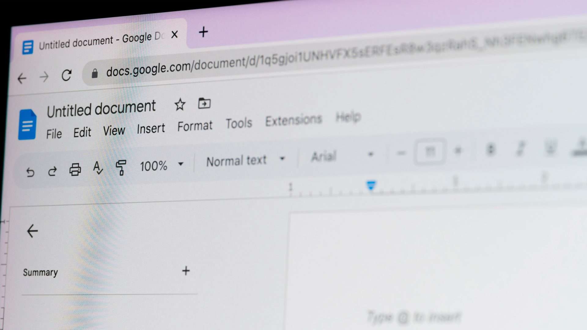 Foto de documento em branco aberto no Google Docs com menu de estrutura aberto