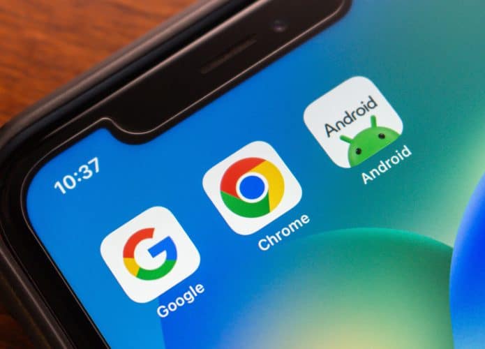 Ícones do Google, Chrome e Android em tela inicial de um iPhone