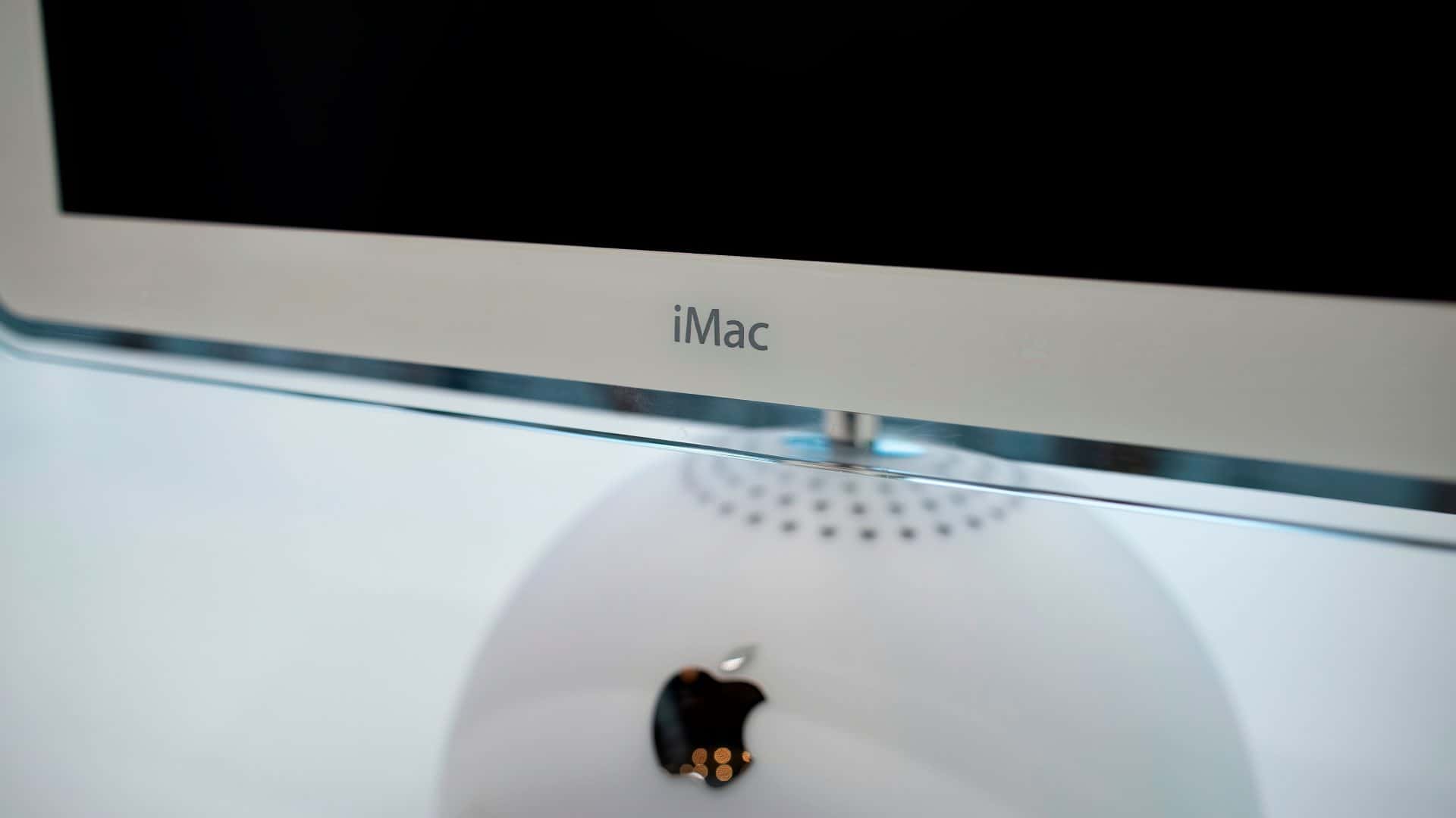 Close em iMac G4 ressaltando formato da base