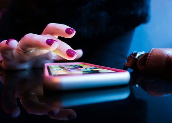 O que é feed zero nas redes sociais? via Rob Hampson/Unsplash