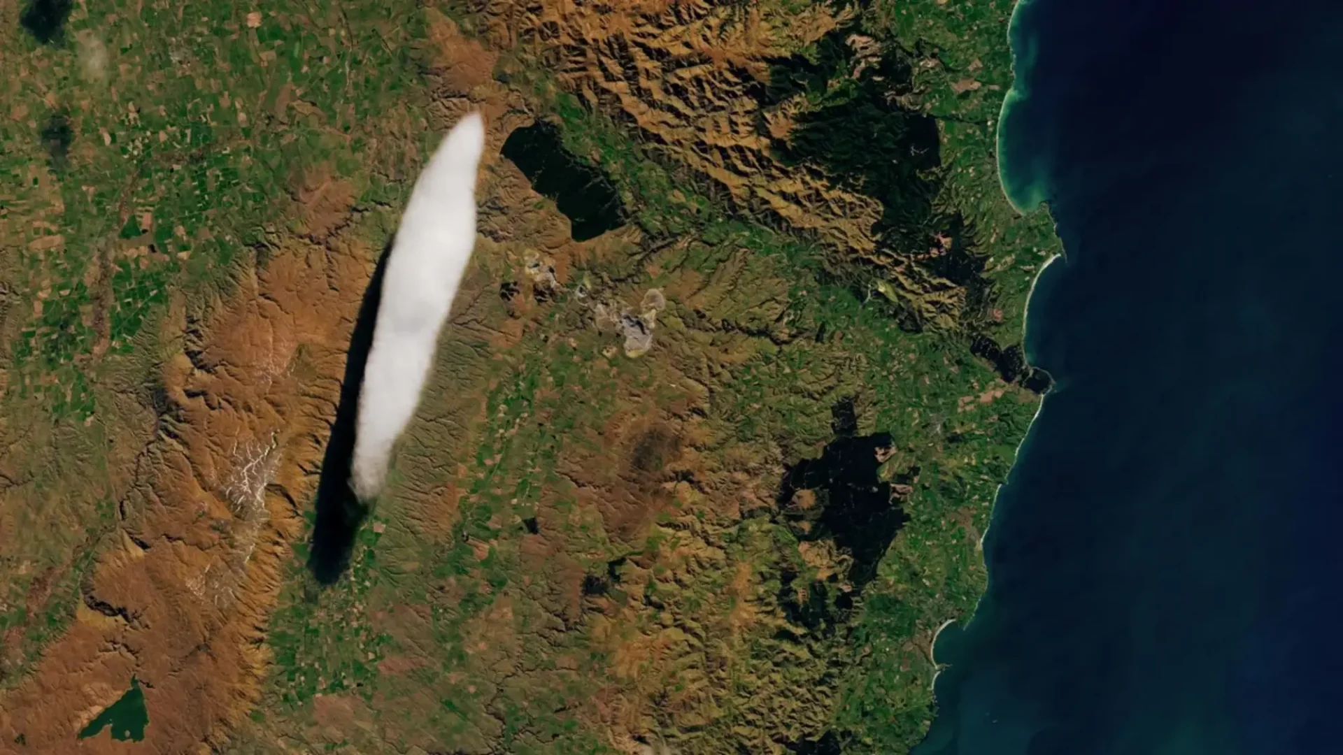 O Taieri Pet é uma nuvem lenticular altocumulus (ASLC) que se forma acima da região de Otago, na Nova Zelândia