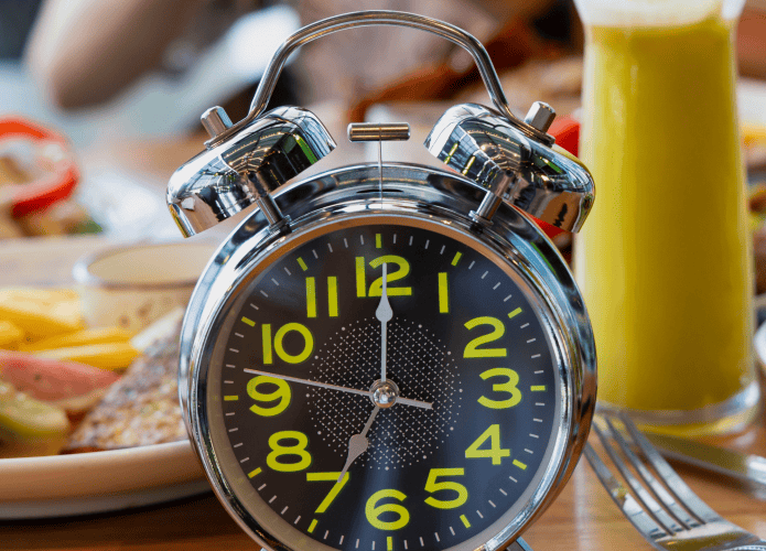 dieta-com-restricao-de-tempo-695x500.png