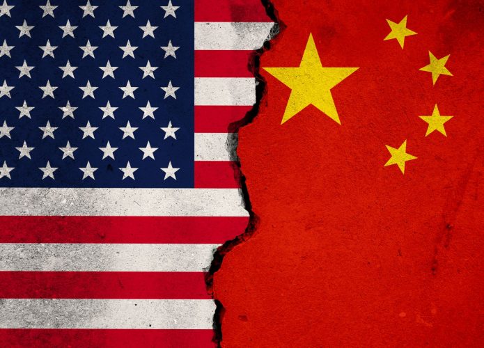 Bandeiras de Estados Unidos e China