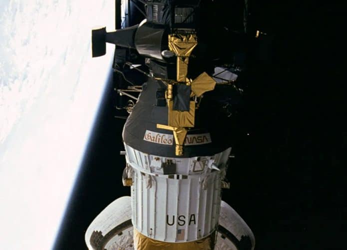 Imagem da espaçonave Galileo, da NASA, a primeira a ser identificada com a anomalia de sobrevoo em 1990