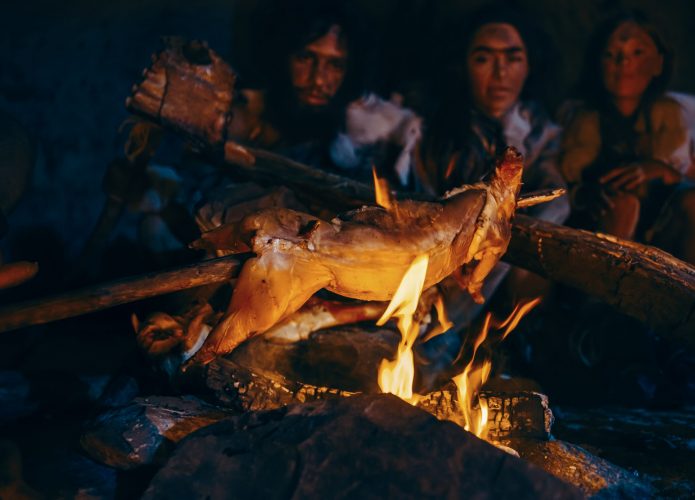Representação da evolução entre neandertais e Homo Sapiens, qual o humano mais evoluído?