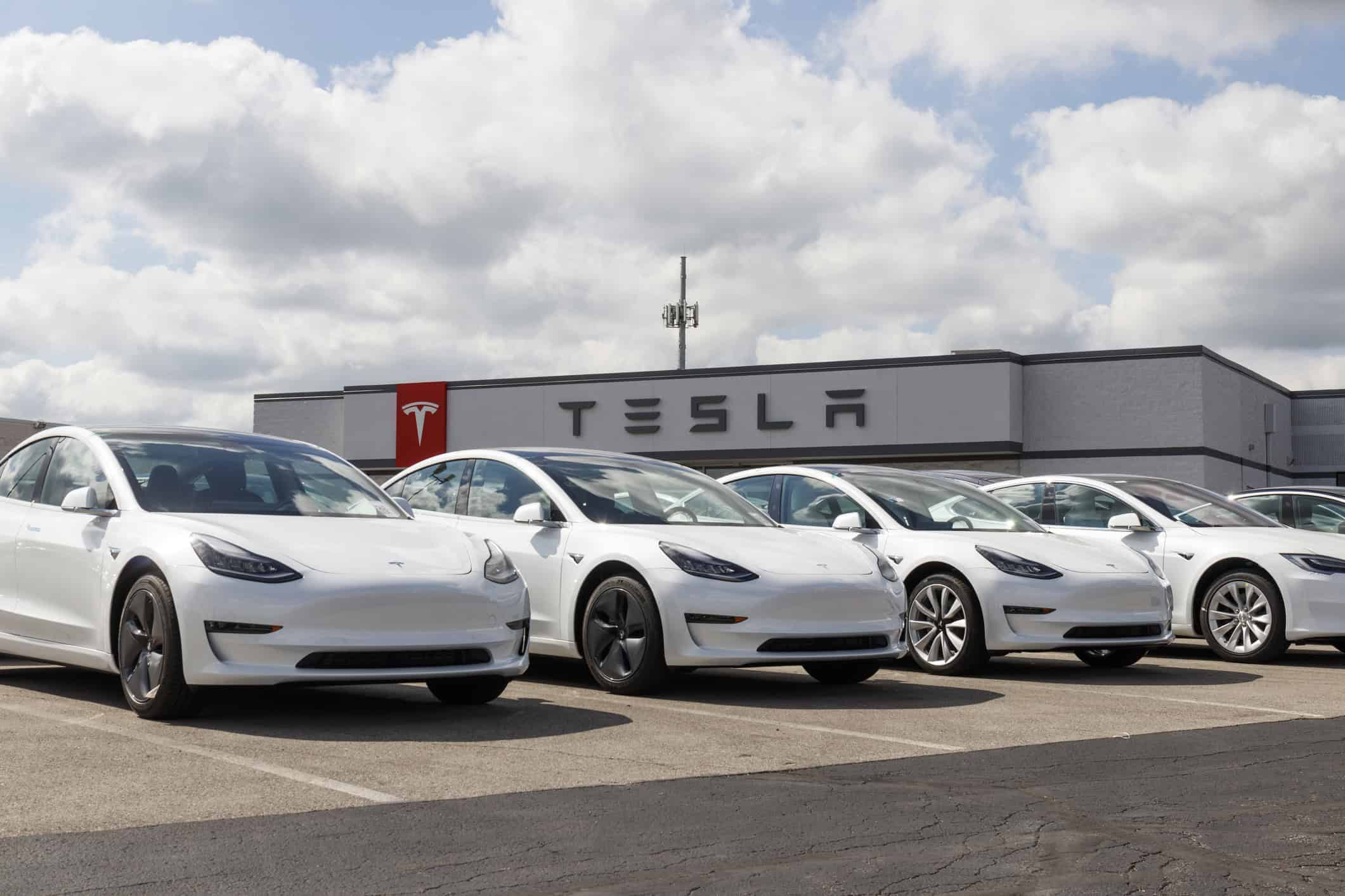 Descontos derrubam preços de carros elétricos usados nos EUA