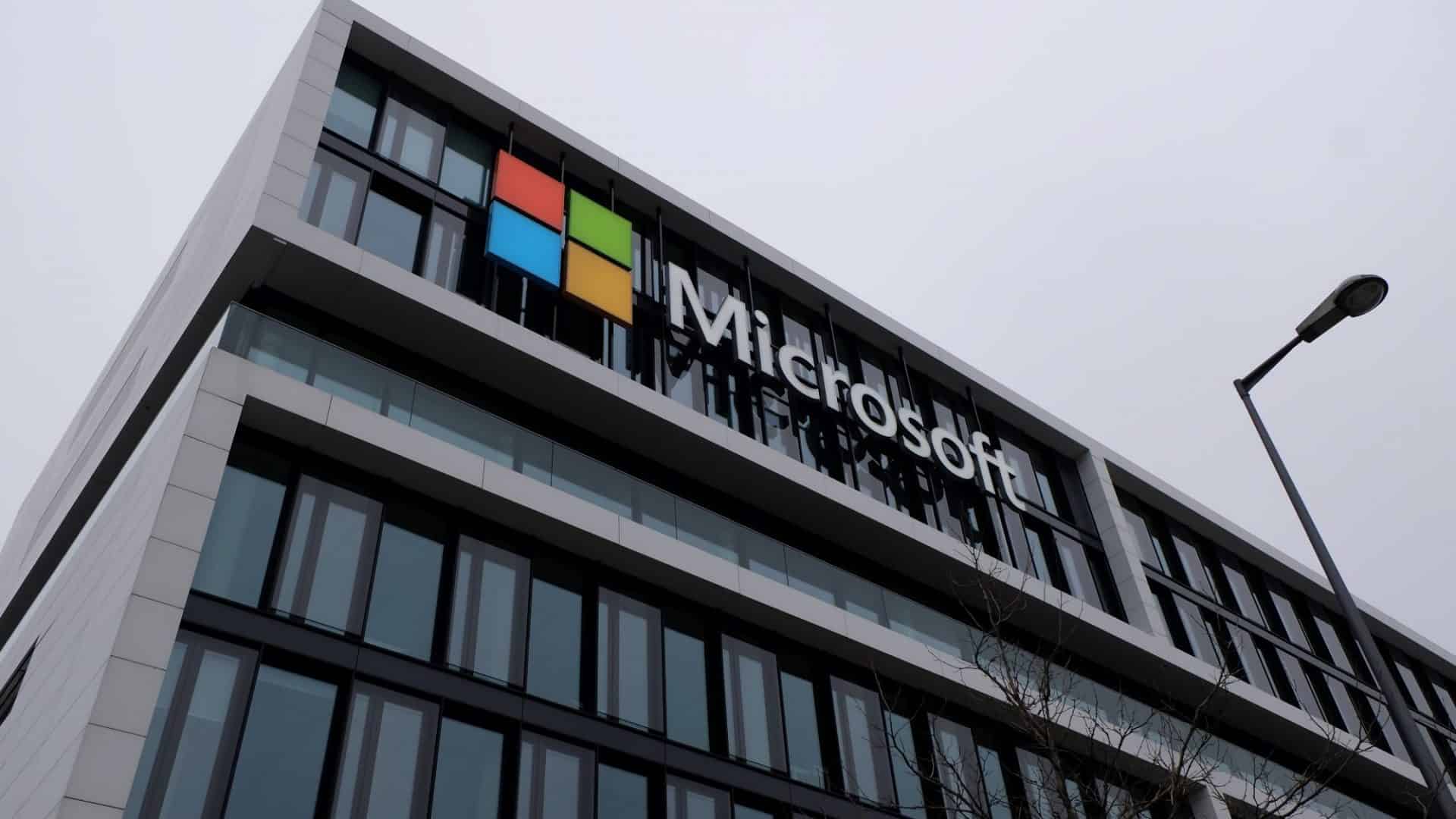Fachada de um dos prédios administrativos da Microsoft