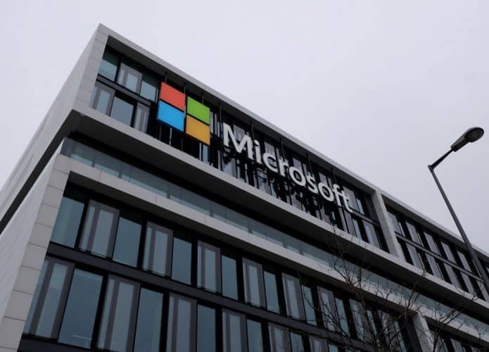 Fachada de um dos prédios administrativos da Microsoft