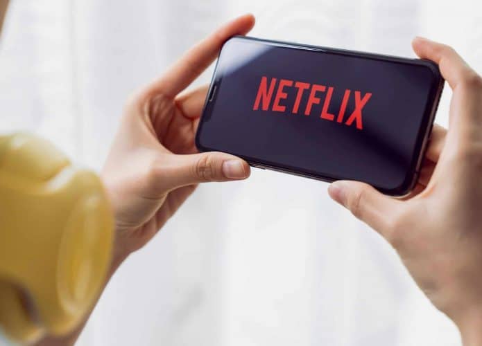 netflix-no-celular-1-edited-695x500