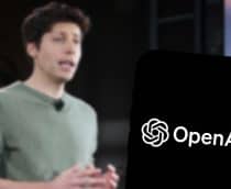 Ao fundo, Sam Altman; à frente, logo da OpenAI na tela de um smartphone