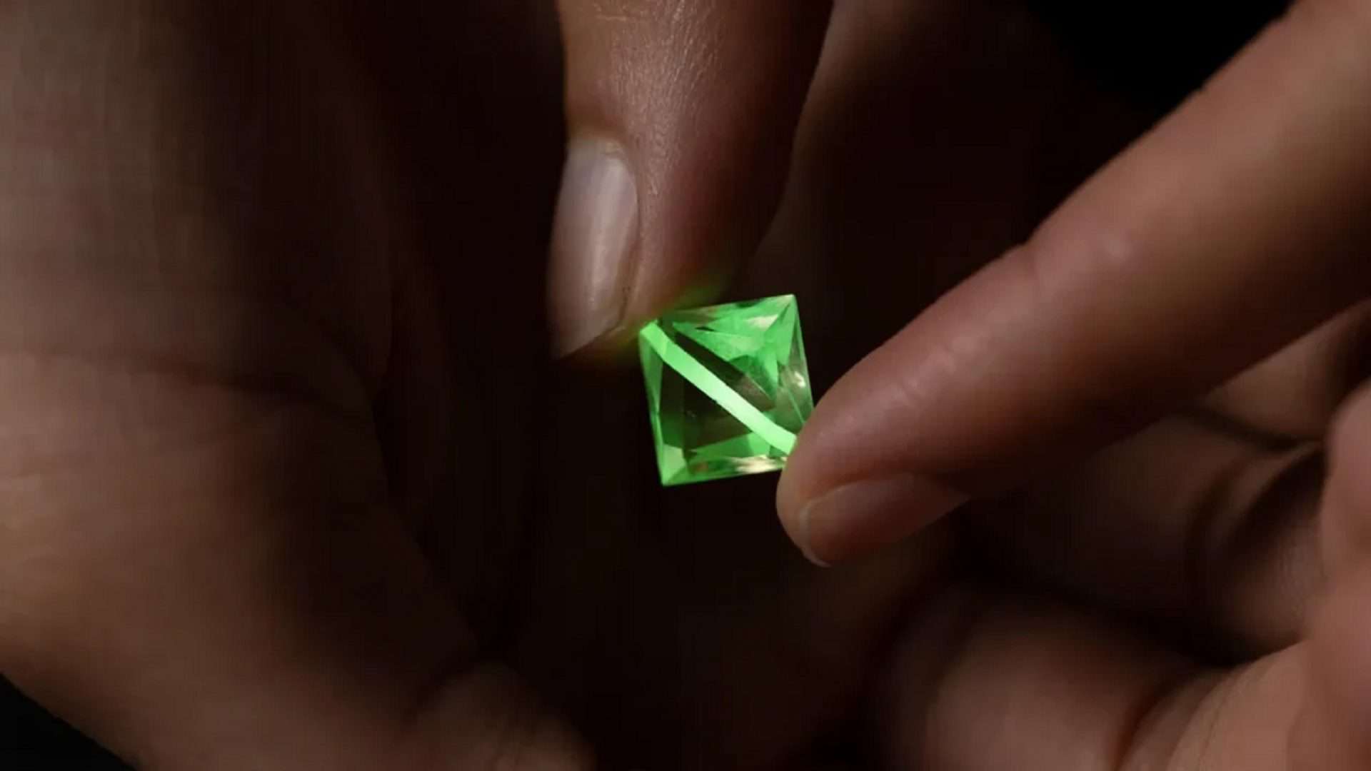 cristal que brilha no escuro
