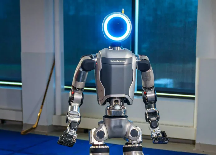 Boston Dynamics e Toyota vão ensinar robô a executar tarefas sozinho