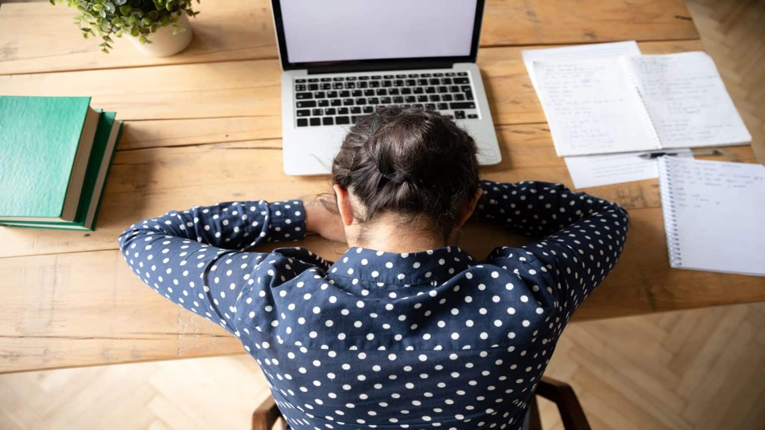 Trabalhar em excesso faz mal? Entenda o que diz a ciência - Olhar Digital