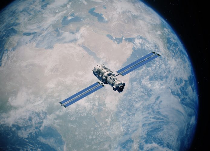 satélite em órbita da Terra
