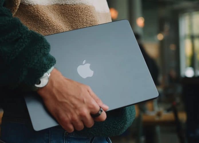 Apple MacBook Pro M3 Max - Laptop de alta tecnologia com tela grande e design moderno.