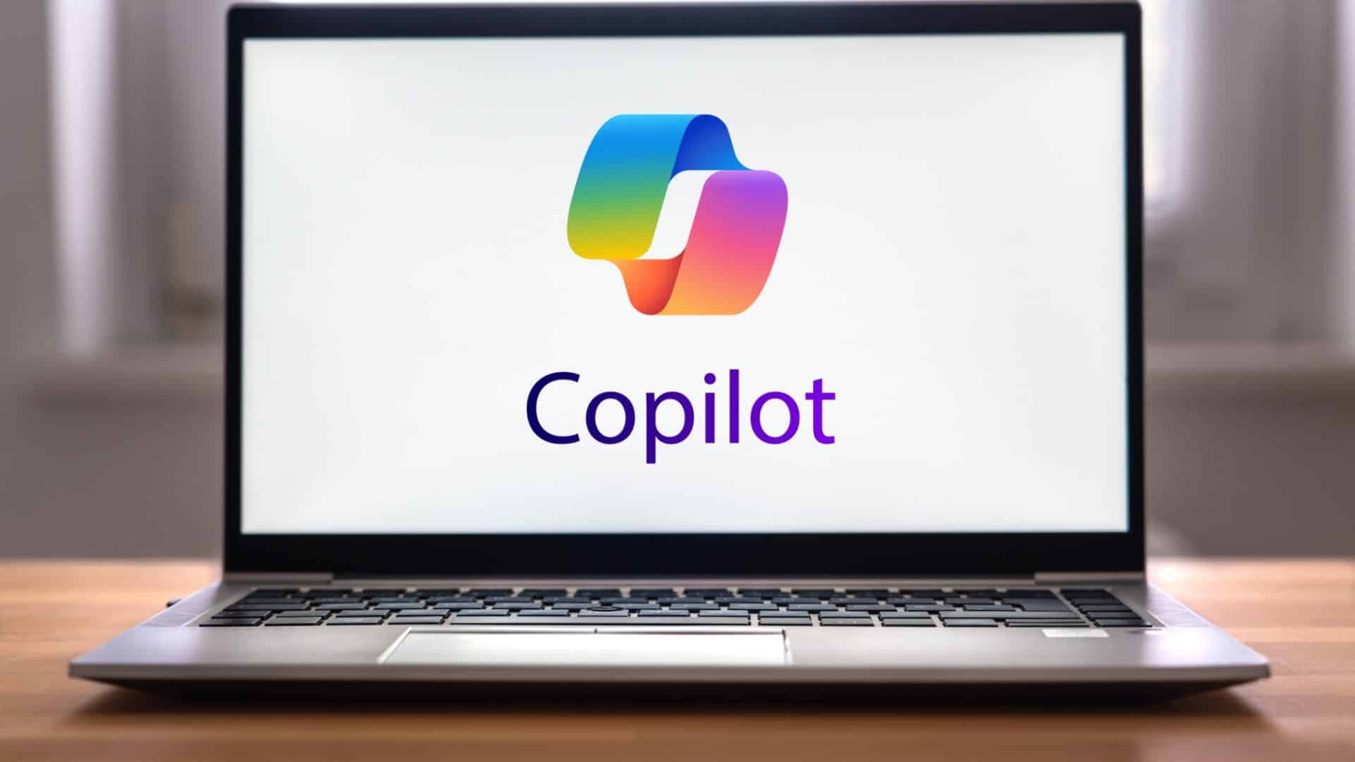 Software Microsoft Copilot exibido em laptop