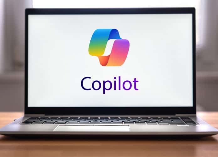 Software Microsoft Copilot exibido em laptop