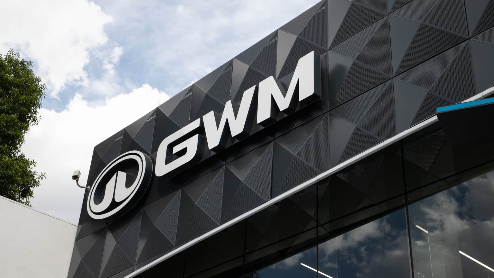 Logo da GWM na fachada de uma loja