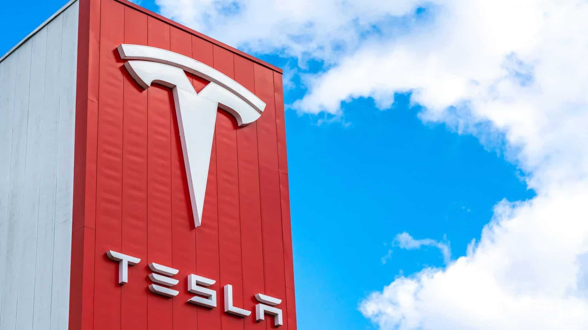 Fachada da loja da Tesla