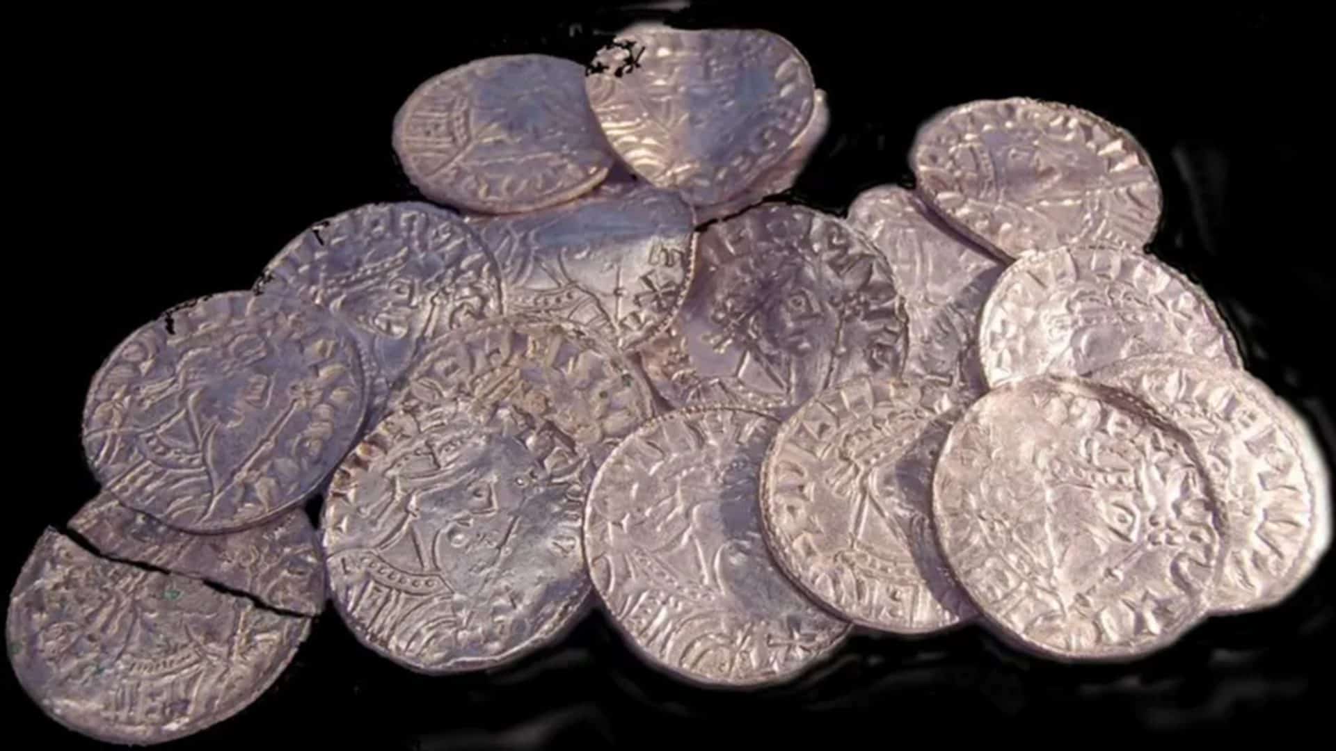 Várias das moedas encontradas