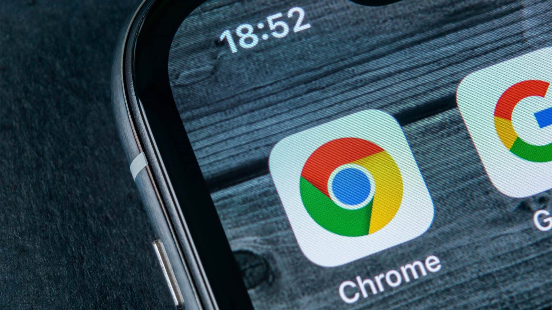 Ícone do Google Chrome na tela inicial de um iPhone