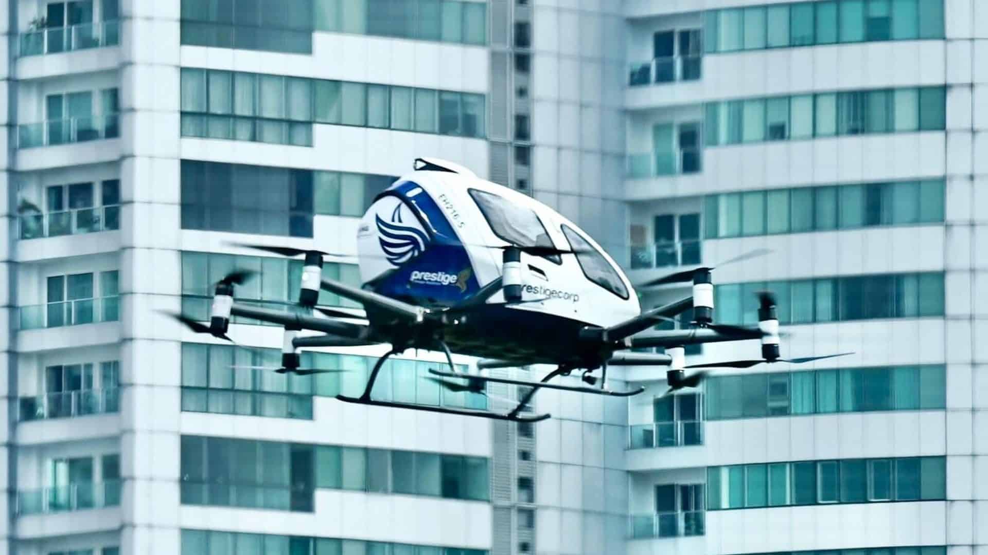 Carro voador no ar em cidade