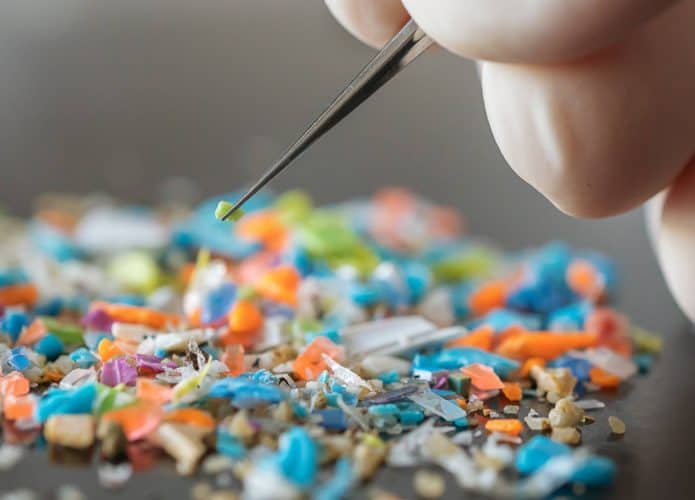 Microplastico-plastico-poluicao-695x500
