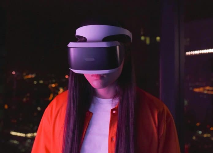 Óculos de Realidade Virtual via Cottonbro/Pexels