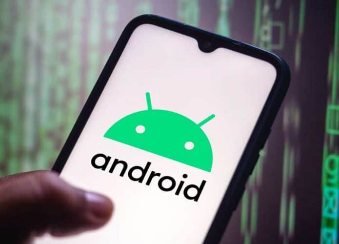 Logo do Android em uma tela de smartphone